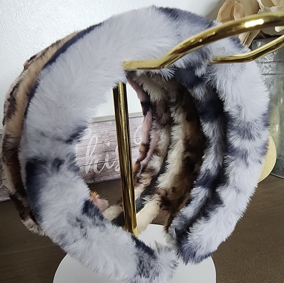 Leopard Print Faux Fur Headbands - Picture 5 of 6